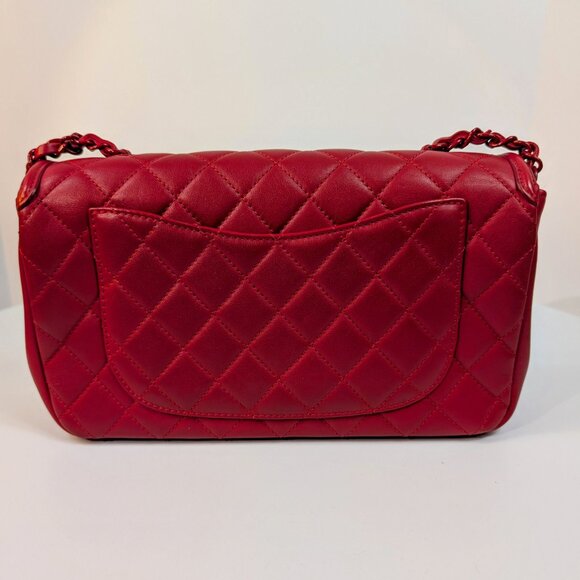 Chanel Rare Classic All-Red Flap Bag in Quilted Lambskin with Filigree CC - Picture 4 of 16